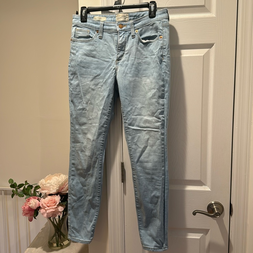 Universal thread midrise, skinny jeans, size 6